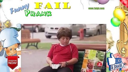 Funny Kid Messing With Police Car FY0SLf9Up4A