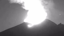 El volcán Popocatépetl emite 235 exhalaciones