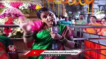 Teenmaar Chandravva Interaction With Devotees In Bhadrachalam | Sri Rama Navami 2023 | V6 News