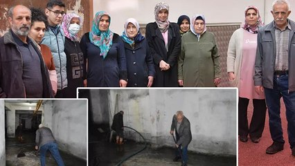 Depremin ardından apartmanın bodrumunu yer altı suyu basıyor