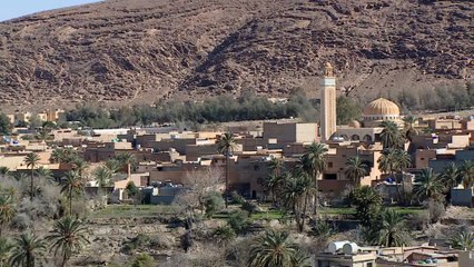 بوسعادة مدينة جزائرية تشتهر بصناعة الخناجر والسيوف العربية