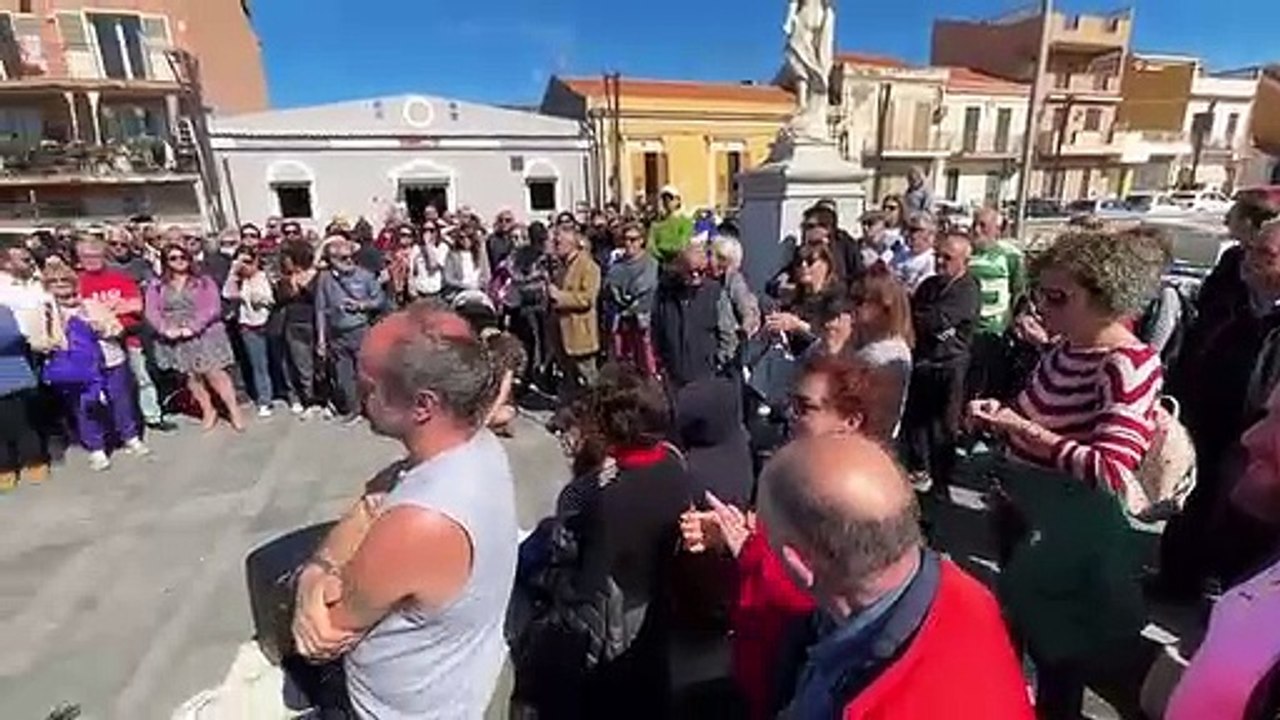 Assemblea NoPonte, a Torre Faro in 300