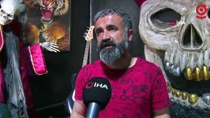 Enkaz altında hayatını kurtaran köpeğin resmini vücudunda ömür boyu taşıyacak