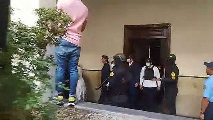 Momentos en que los imputados del caso Calamar son llevados al tribunal