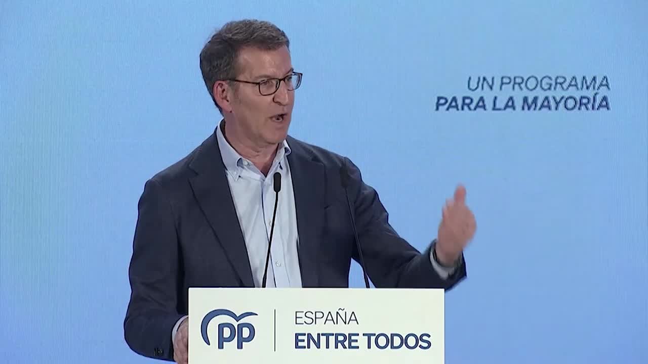 Feijóo denuncia una "pinza surrealista" de PSOE y Vox contra el PP