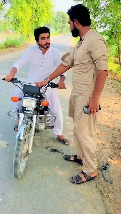 Bike Helemet kia huta police wala bechara Khizar Omer Comedy Video 2023