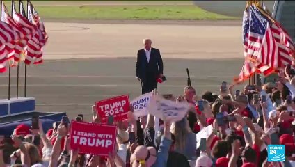 Donald Trump nie tout "délit" lors de son premier meeting de campagne