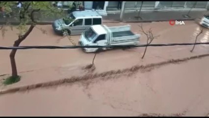 Şanlıurfa'da sağanak etkili oldu, yağışlar ekipleri alarma geçirdi