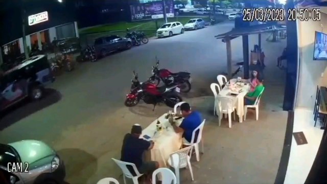 Cavalos provocam acidente grave com motociclista em avenida de Pedreiras - MA