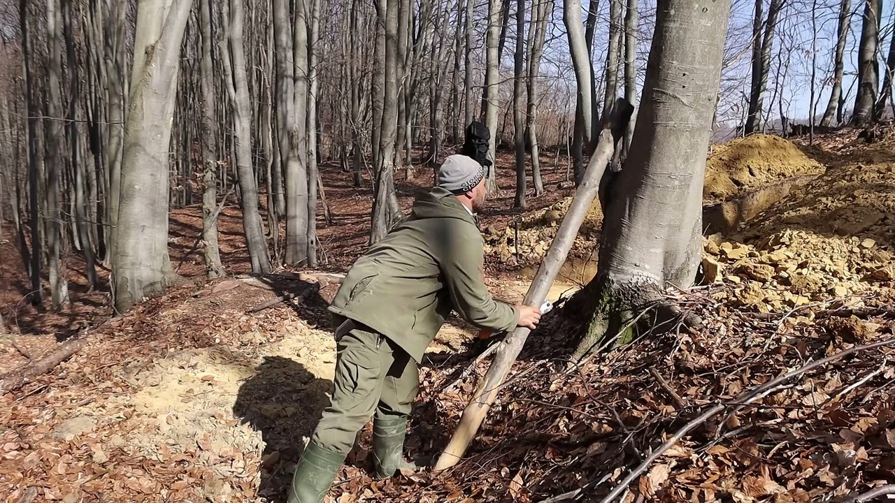 Alone built a dugout in the forest. Start to finish