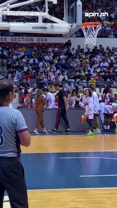 LOOK: June Mar Fajado joins his teammates at the SMB bench  #pba