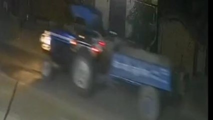 मुजफ्फरपुर: दरवाजे पर खड़ी ट्रैक्टर ट्रॉली चुरा ले गए चोर, सीसीटीवी में कैद हुई तस्वीर