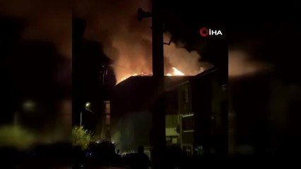 Çorlu'da apartmanın çatısı alev alev yandı
