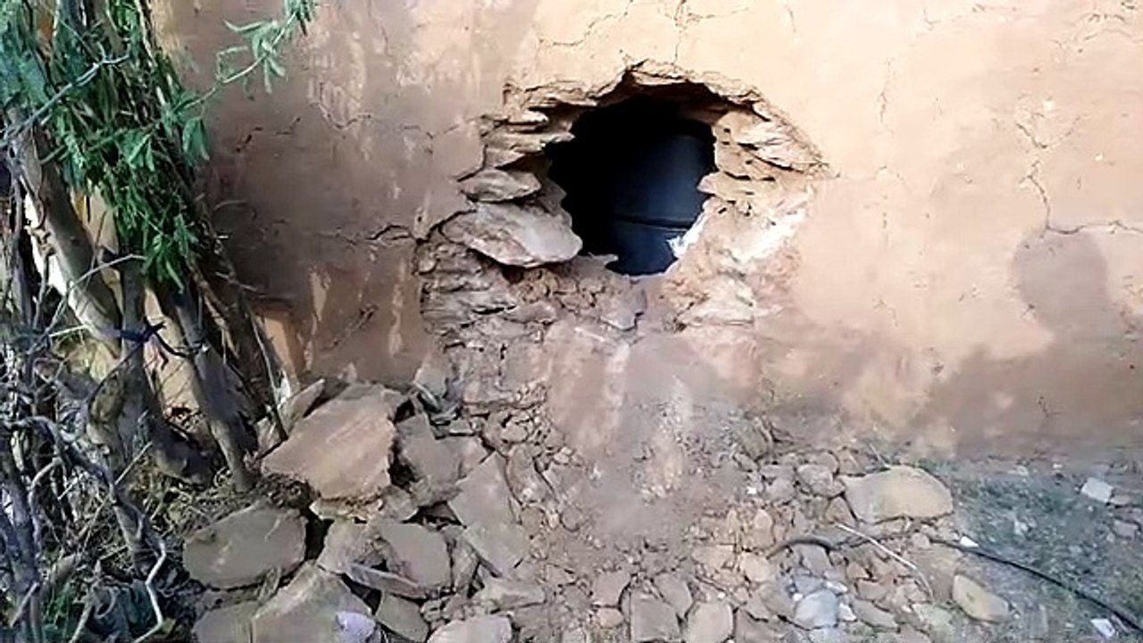 Video : मकान की दीवार में सेंध लगाकर नकदी व सोने-चांदी के जेवरात चोरी