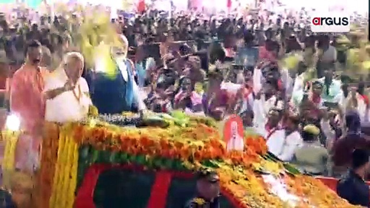 PM Modi, Greets People Gathered For BJP's Vijay Sankalp Yatra In Karnataka