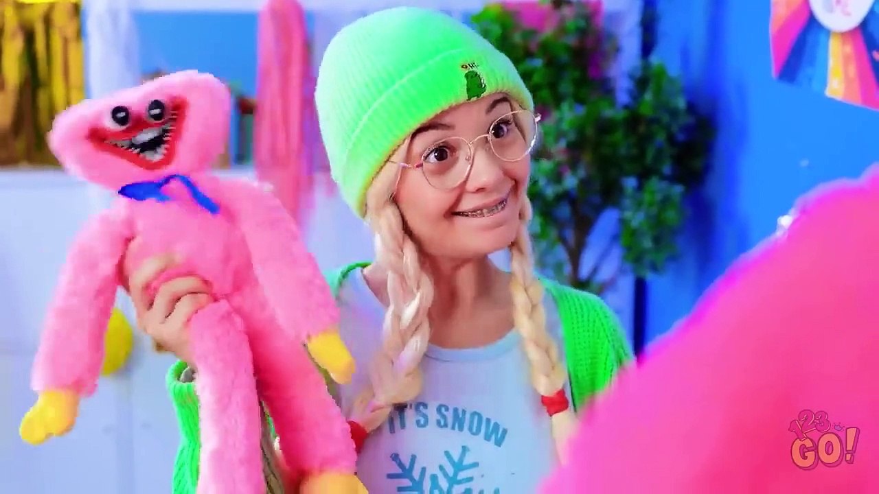 CUTE DOLL TRANSFORMATION TO MOMMY LONG LEGS - New Ideas & Mini Crafts for Dolls by 123 GO!