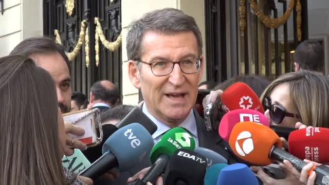 Feijóo insiste en que dirigentes del PSOE y de Podemos arropan y mantienen contacto permanente con autócratas iberoamericanos