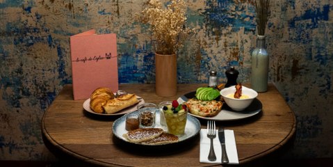 Discover Brunch at Café de l'Église in Paris ☕️