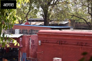 ताजमहल के निकट अवैध निर्माण