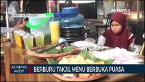 Warga Berburu Aneka Takjil Sebagai Menu Berbuka Puasa