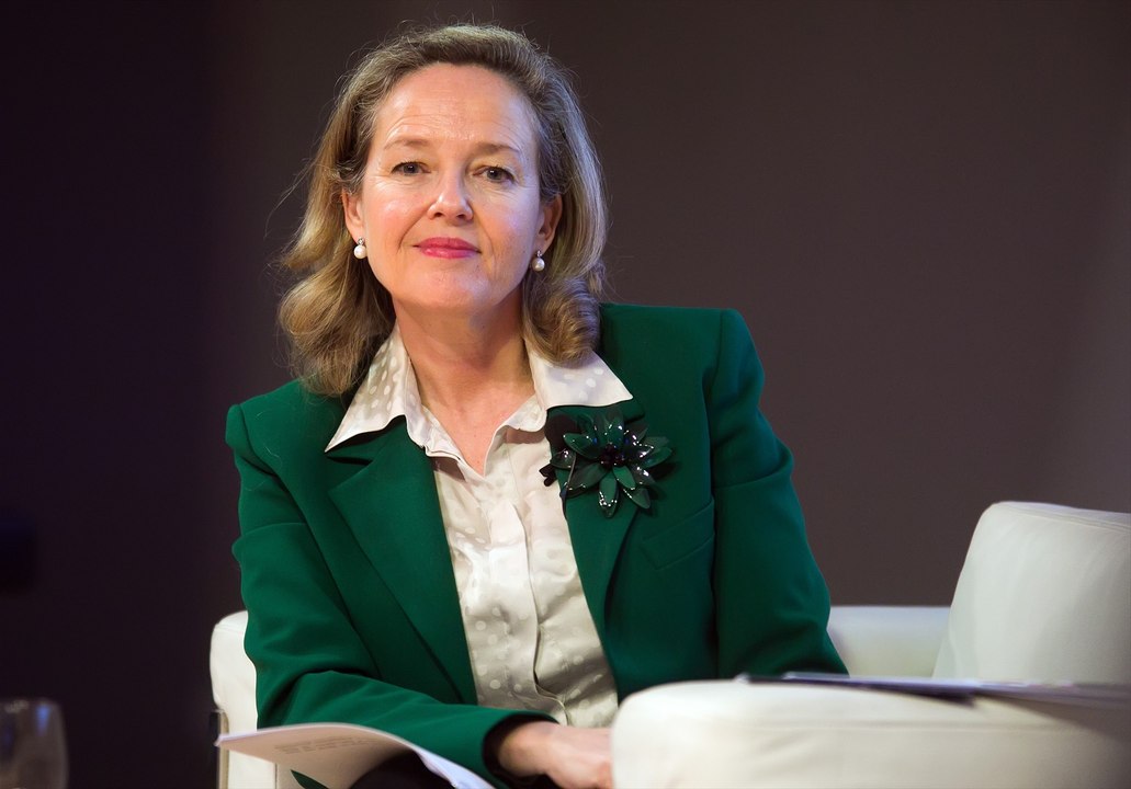 Calviño elogia la fortaleza de los bancos españoles tras las caídas de las entidades financieras alemanas