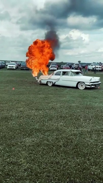 Flame thrower exhaust never seen like this