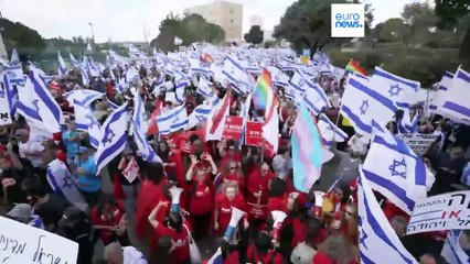 Télécharger la video: Israele, prime crepe nel governo. Manifestazioni contro la riforma della giustizia