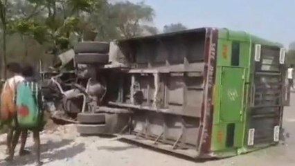 ফাঁসিদেওয়া: দুটি বাসের রেষারেষিতে বাস উল্টে জখম উচ্চমাধ্যমিক পরীক্ষার্থীরা