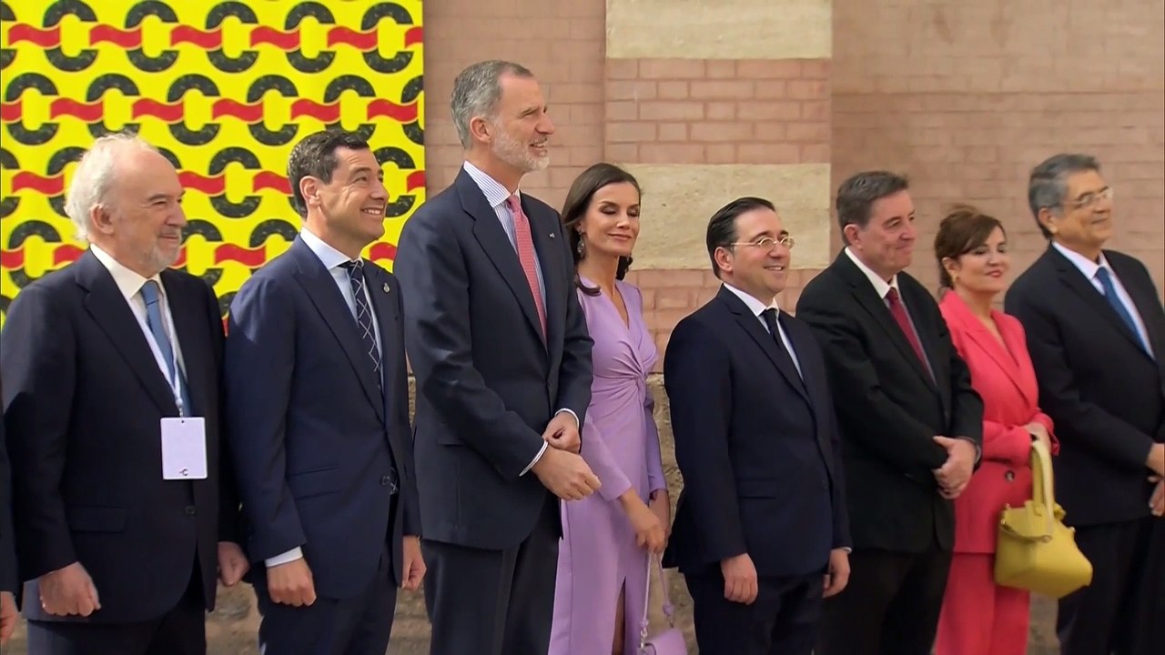 La Reina Letizia arrasa con un vestido lila 'made in Spain'
