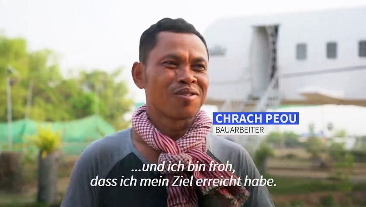 Kambodschaner baut sich Flugzeug-Haus ins Reisfeld