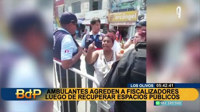 Una batalla campal: ambulantes y fiscalizadores se enfrentan durante desalojo en Los Olivos
