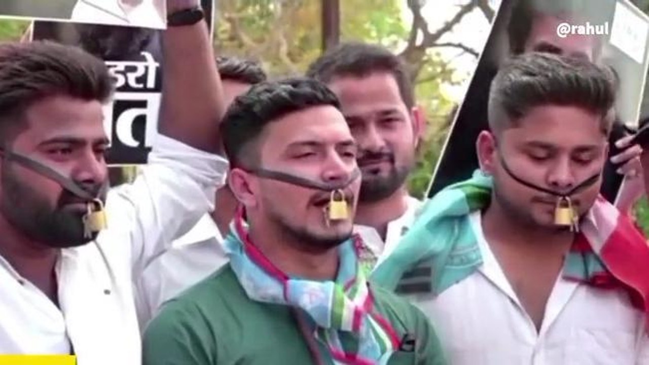 एनएसयूआई का अनोखा प्रदर्शन देख हतप्रभ रह गये लोग,जानिए वजह