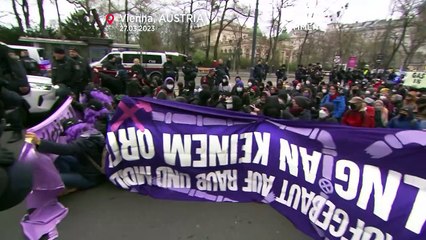 Protesto em Viena contra conferência sobre o gás termina com intervenção policial