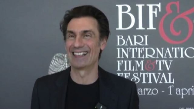 Gifuni premiato a Bari: 100 vite per fare quello che vorrei fare