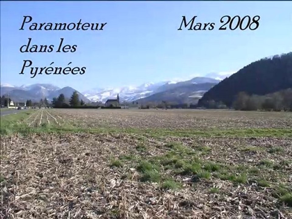 Paramoteur dans les Pyrénées