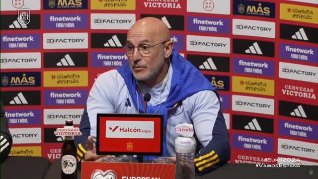 De la Fuente no da pistas sobre la titularidad de Joselu: Claro que me puedo permitir el lujo de dejarlo de suplente