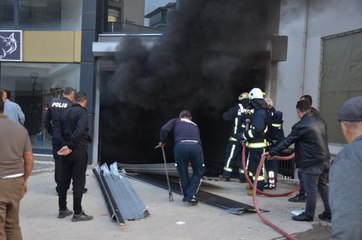 APARTMAN OTOPARKINDA ÇIKAN YANGINDA 7 KİŞİ DUMANLARDAN ETKİLENDİ