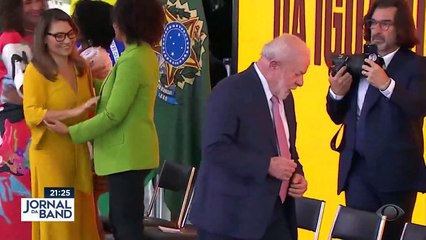 Presidente Lula adia viagem à China 27/03/2023 15:30:03