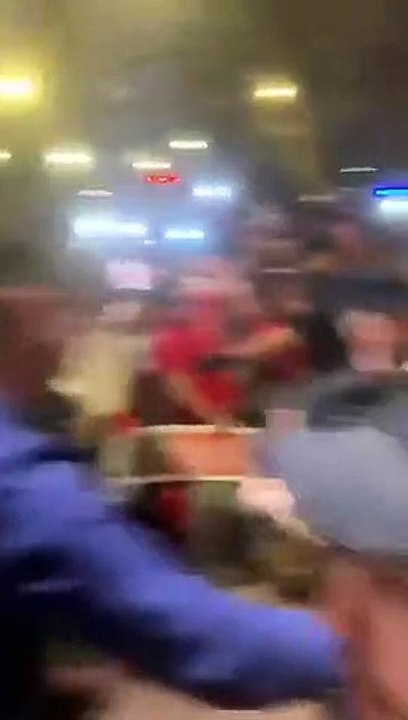 Policía española arremete contra deportistas de la 'Blanquirroja'