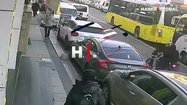 İstanbul Eyüpsultan'da motosikletli saldırganlar genç kadını silahla yaraladı! O anlar kamerada