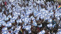 Netanyahu aplaza polémica reforma judicial en Israel tras protestas masivas