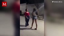 Madre golpea a su hija para “enseñarle” a defenderse contra el Bullying