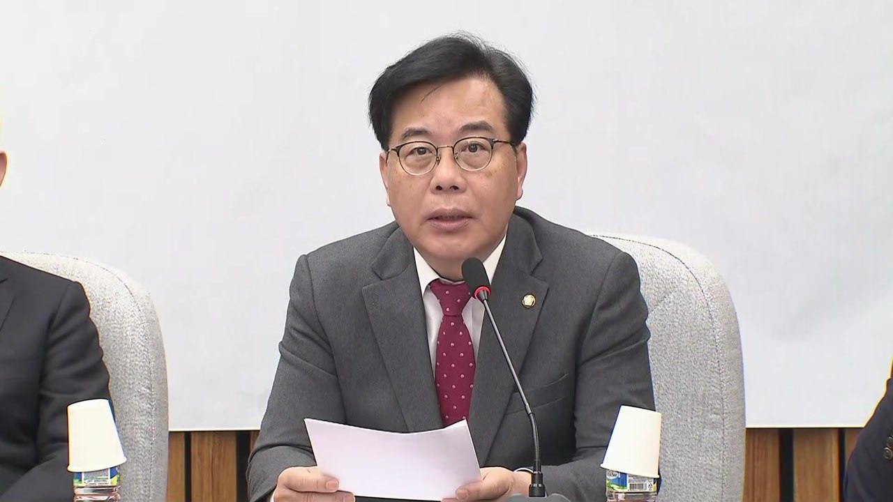 與 "일본 교과서 역사 왜곡 강한 유감...정부도 항의해야" / YTN