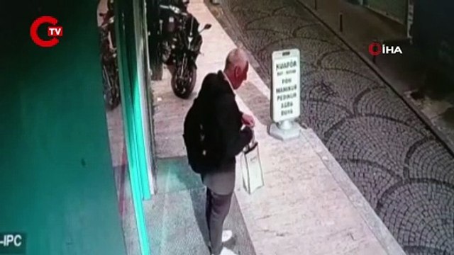 Şişli’de ilginç hırsızlık kamerada: Yaşlı hırsız mali defteri çalıp çikolata yedi
