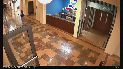 Policía difunde video de atacante entrando a colegio de EEUU