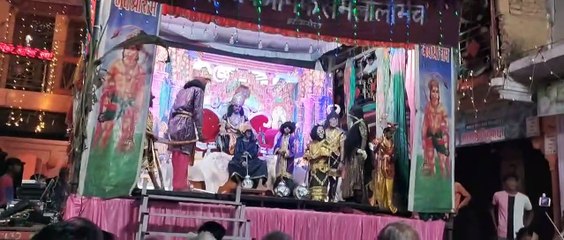 रामलीला में उमड़े दर्शक, रावण ने किया सीता का हरण