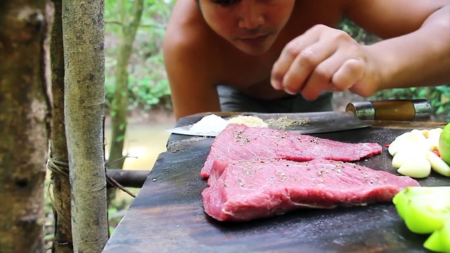 Cooking Juicy Beef Steak Meat Egg Eating Delicious - Roasted Beef steak Vegetable Recipe in Jungle