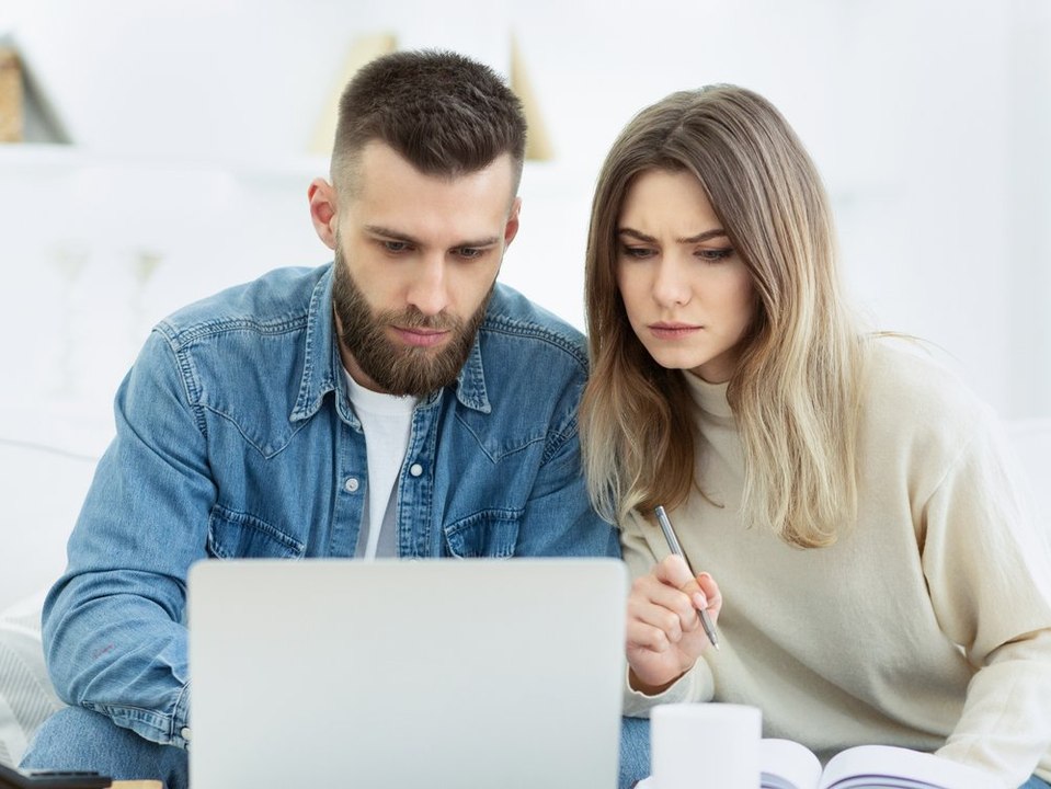 Fast die hälfte der deutschen fürchtet um ihr erspartes