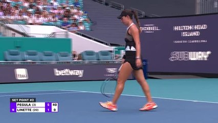 Miami - Pegula file en quarts