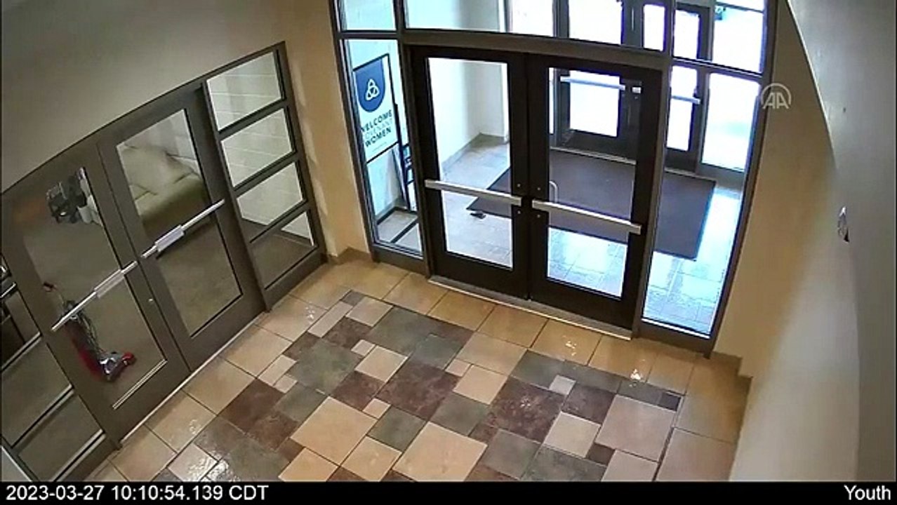 İlkokula kanlı saldırı anı kamerada: 3'ü çocuk 6 kişi öldü!İlkokula kanlı saldırı anı kamerada: 3'ü çocuk 6 kişi öldü!